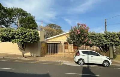 Casa com 3 quartos para alugar na Rua Major Emídio de Castro, Vila Santo Antônio, São José do Rio Preto