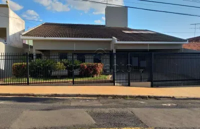 Casa com 3 quartos para alugar na Rua Doutor Antônio Carlos Montanhez, Parque Residencial Comendador Mançor Daud, São José do Rio Preto