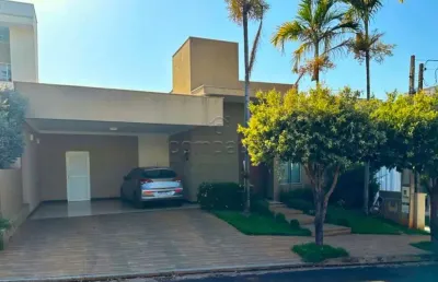 Linda e ampla casa em condomínio com 03 quartos e piscina