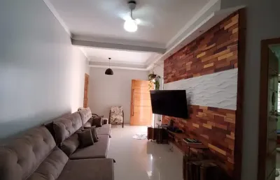 Excelente casa térrea residencial e ponto comercial com 2 salas, banheiro e pequena copa integrado à excelente casa residencial com área de lazer: piscina e espaço gourmet. 3 dormitórios sendo 1 suite