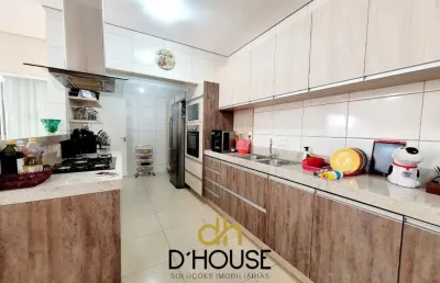 Sobrado sensacional no condominio evidence resort  totalmente reformado com acabamento impecável, rico em móveis planejados, ar condicionado, closet - 3 dormitórios sendo 1 suite com closet-slas integ
