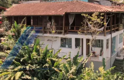 Ubatuba, enseada - casa com 05 dormitórios  com vista para o mar.
