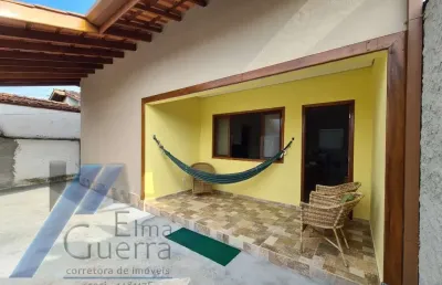 Ubatuba, centro - casa com 03 dormitórios, sendo 01 suíte.