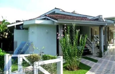 Ubatuba, horto - condomínio ubatuba country, casa no com 03 dormitórios, sendo 01 suíte.