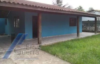 Ubatuba, jardim carolina - casa com 03 dormitórios, sendo 02 suítes.