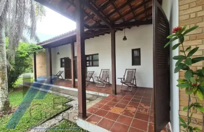 Ubatuba, parque viva mar - casa mobiliada com 03 dormitórios, sendo 01 suíte.