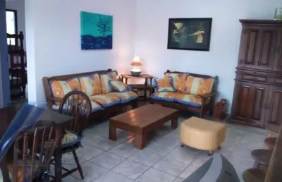 Ubatuba, toninhas - apartamento próximo a praia com 02 dormitórios.