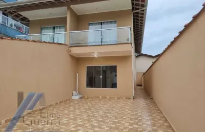 Ubatuba, itaguá - sobrado geminado com 03 dormitórios, sendo 01 suíte.