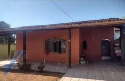 Ubatuba, estufa i - casa de esquina com 2 dormitórios, sendo 01 suíte.