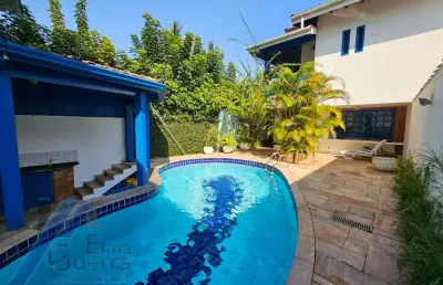 Ubatuba,  lazaro - casa sobrado com 04  dormitorios sendo 01 suite e área de lazer.