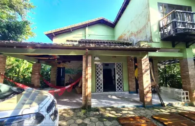 Ubatuba, vila de itamambuca - casa sobrado com 03 dormitorios sendo 01 suite, mais 05 kitinetes.