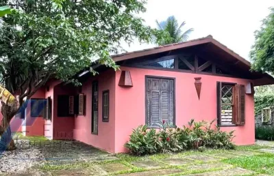 Ubatuba, ressaca - casa com 03 dormitórios, sendo 01 suíte, e área de lazer.