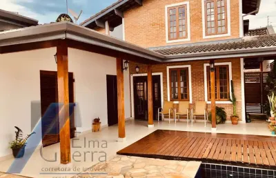 Ubatuba, centro - casa sobrado com 03 dormitórios, sendo 01 suíte e area de laze..