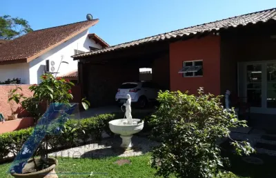 Ubatuba, parque vivamar - casa com 03 suítes e area de lazer, com terreno de 686 m2.