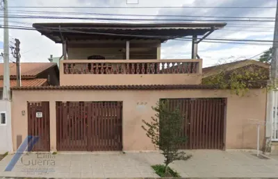 Ubatuba, itaguá - sobrado próximo a praia com 04 dormitórios, sendo 02 suítes.