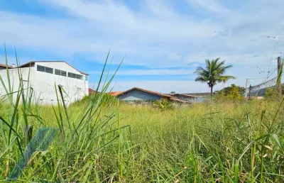 Ubatuba, praia grande - área com 750 m2, de esquina, a 100 metros do mar.