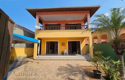 Ubatuba, centro - bela casa sobrado, bem localizado com 04 dormitórios sendo 03 suites, terreno de 300 m2.