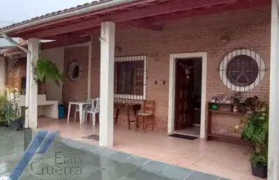Ubatuba, pereque açu- casa com 02 quartos sendo 01 suite e edicula independente.