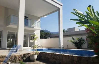 Ubatuba, horto - con. villa verde, belíssima casa com 04 dormitórios sendo 01 suíte e área de lazer.