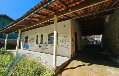 Ubatuba, ressaca - casa inacabada com 02 dormitórios, sendo 01 suíte, precisa de reforma.