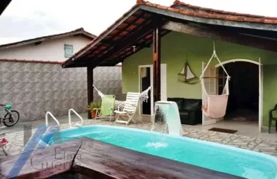 Ubatuba, pereque-açú - casa com 03 dormitorios, sendo 01 suite e área de lazer.