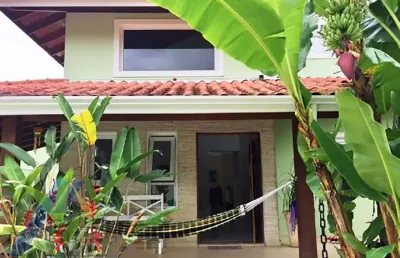Ubatuba, itaguá - linda casa sobrado com 03 formitorios sendo 02 área de lazer .