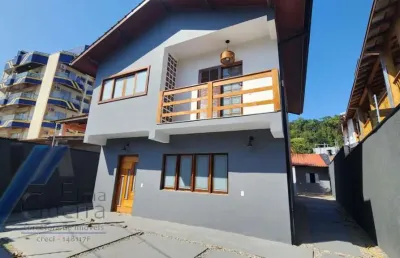 Ubatuba, pereque-açú - casa sobrado com 04 dormitorios sendo 01 suite, casa nova.