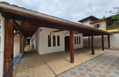 Ubatuba, ressaca - casa em condominio fechado com 03 dormitórios.