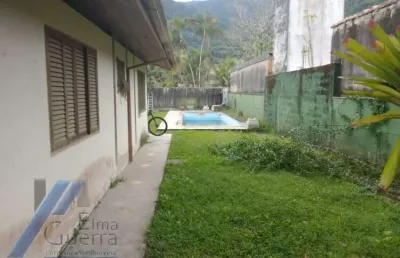 Ubatuba, ressaca - casa com 03 dormitorios, terreno de 450m² e área construída de 170m².