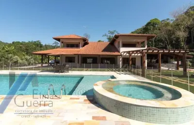 Ubatuba - ressaca - linda casa com 06 dormitorios sendo 04 suítes e área de lazer, com 5.000 m2 de terreno.