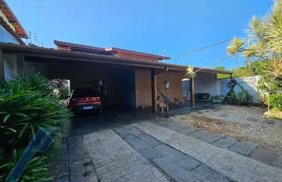 Ubatuba, parque viva mar - casa com 04 dormitórios, sendo 02 suítes.