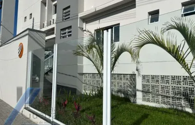 Ubatuba, centro, apartamento com 02 dormitórios sendo 01 suíte com área de lazer.