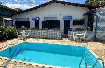 Ubatuba, pereque açu - casa com 03 dormitórios sendo 01 suíte e área de lazer.