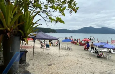 Ubatuba, praia da fortaleza - casa frente mar, com 05 suítes, com terreno de 3031 m2.