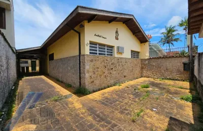 Ubatuba, centro - bela casa bem localizada com 02 dormitórios, próximo ao aeroporto.