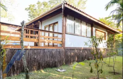 Ubatuba, itamambuca - linda casa com 03 dormitórios sendo 01 suíte e 100 metros do mar.