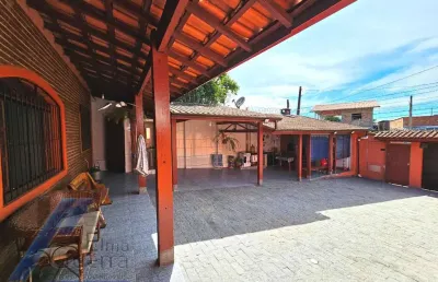 Ubatuba, pereque açu - casa com 03 dormitórios sendo 02 suítes com energia solar.