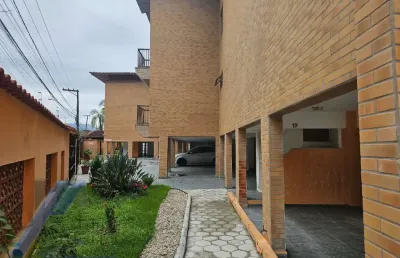 Ubatuba, praia grande - apartamento com 02 dormitórios a 300 metros do mar.