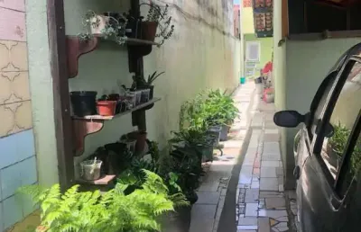 Ubatuba, estufa ii - casa geminado com 02 dormitórios.