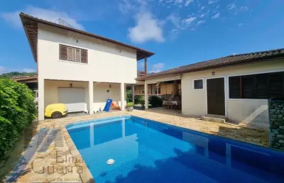 Ubatuba, horto - ubatuba country -casa com 04 dormitórios sendo 02 suítes e espaço gourmet na área de lazer.