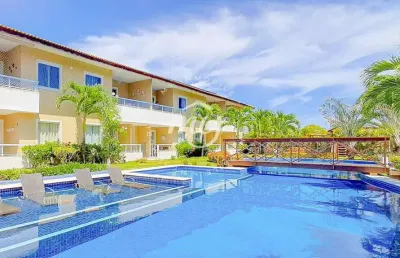 Guarajuba| village térreo com 80m²| 2 dormitorios sendo 1 suite| 1 vaga| mobiliado