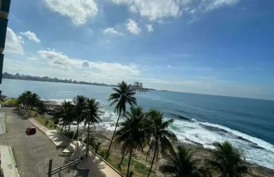 Apartamento com 3 quartos, varanda de frente para o mar e 2 vagas de garagem na praia das virtudes, guarapari/es.