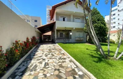 Casa com 5 quartos, vaga para 4 carros e área de churrasqueira a venda na praia do morro, guarapari/es.