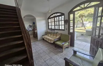 Oportunidade única na praia do morro – casa triplex à venda!