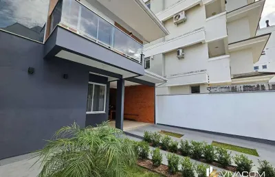Sobrado em ótima localização com porteira fechada na palhoça