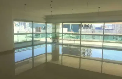 Ap incrivel em frente a praia em ponto estratégico da cidade.