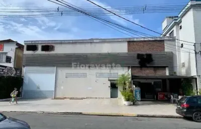 Prédio comercial com  armazém e com  vagas  privativas.