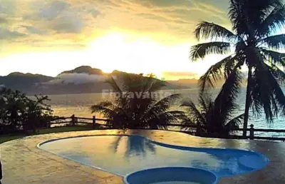 Casa frente mar com 5 suítes, ponta das canas, ilhabela.