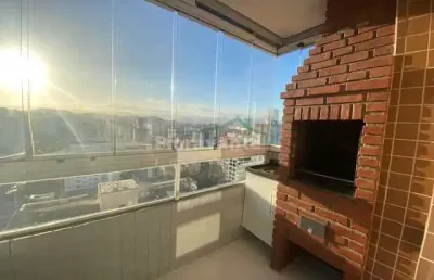 Apto 3 quartos sendo 1 suíte, varanda com churrasqueira.