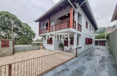 Casa com 3 quartos para alugar na Rua Canoinhas, 83, São José, Novo Hamburgo
